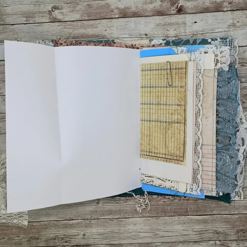 Turquoise Embellished Junk Journal: Flowers, Birds and Butterflies (Discover)